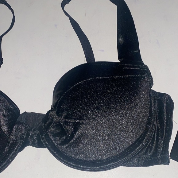 Frederick’s of Hollywood Black Satin Bra in Small - Picture 5 of 8